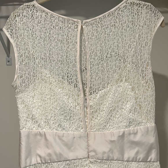 Xeniya Lace Dress - Picture 6 of 7